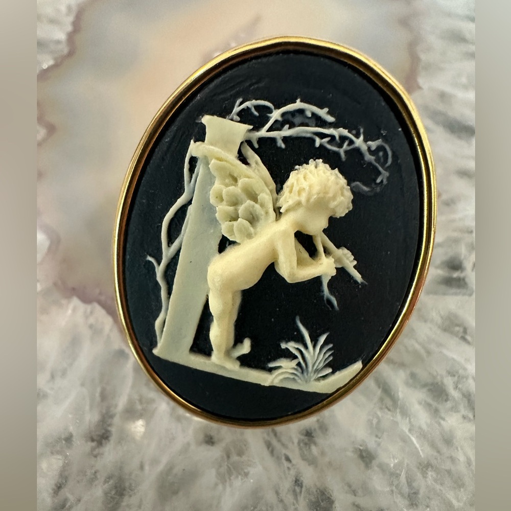 Letter L 🌸 Cameo ring  with Cherub Design ! adjustable adorable costume piece